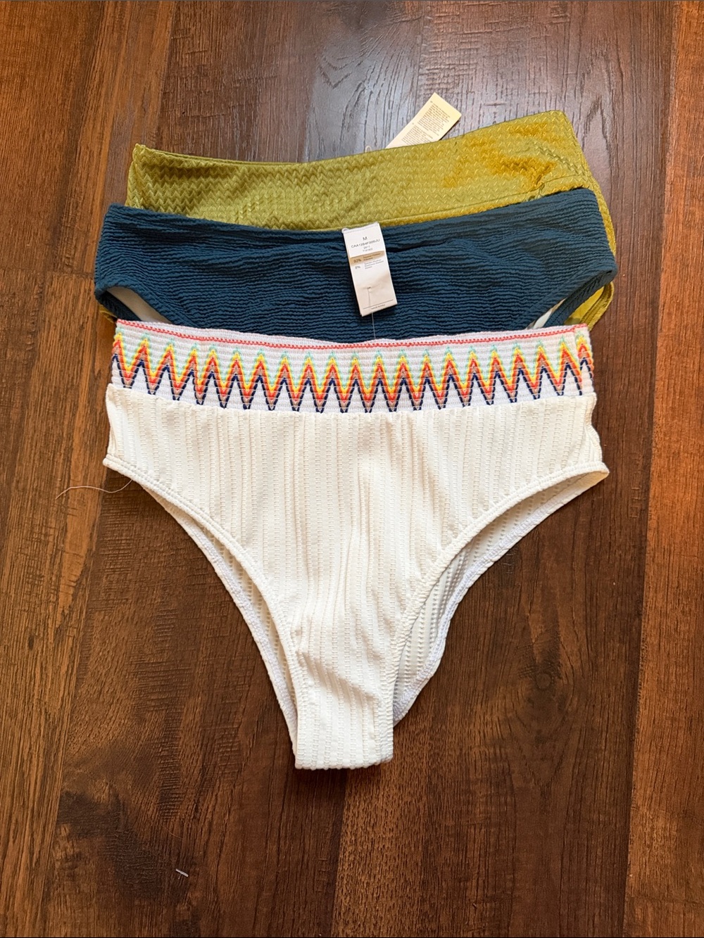 Cupshe White High-Waist Bikini Bottom with Multicolor Zigzag Waistband